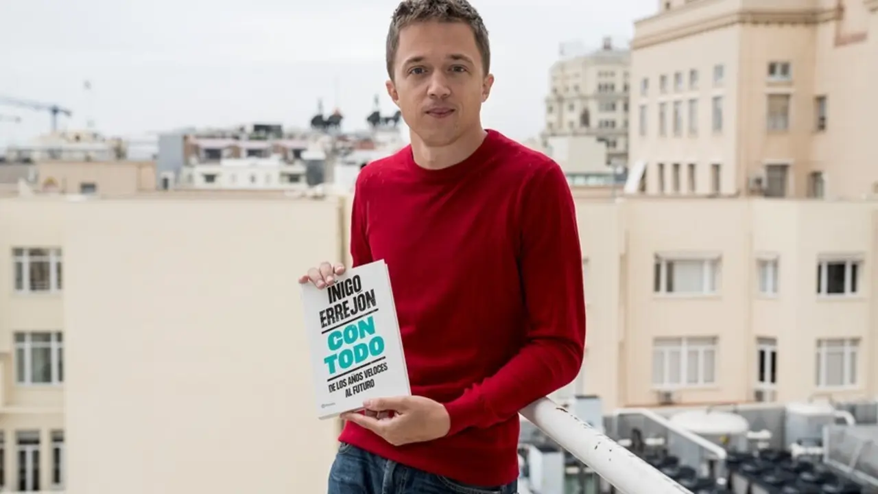 El l&iacute;der de M&aacute;s Pa&iacute;s, &Iacute;&ntilde;igo Errej&oacute;n, durante la presentaci&oacute;n de su libro &lsquo;Con todo. De los a&ntilde;os veloces al futuro&rsquo;, en el C&iacute;rculo de Bellas Artes, a 22 de septiembre de 2021, en Madrid (Espa&ntilde;a). El l&iacute;der de M&aacute;s Pa&iacute;s presenta este mi&eacute;rcoles su primer libro