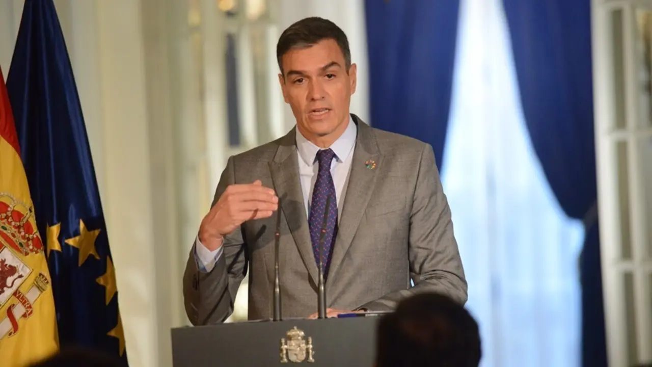 El presidente del Gobierno, Pedro S&aacute;nchez, ofrece una rueda de prensa a los medios en la residencia del Embajador Representante Permanente de Espa&ntilde;a ante las Naciones Unidas, a 22 de septiembre de 2021, en Nueva York (Estados Unidos). 