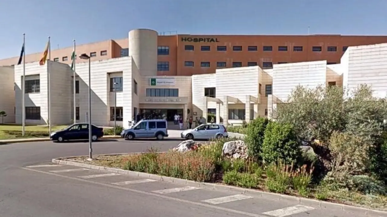 Archivo - Entrada del Hospital de Antequera.