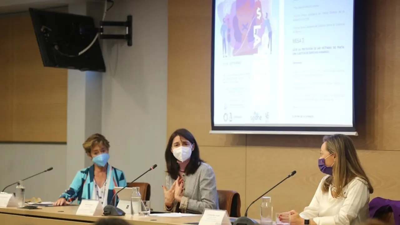 La presidenta del Consejo General de la Abogac&iacute;a Espa&ntilde;ola Victoria Ortega; la ministra de Justicia, Pilar Llop; y la delegada del Gobierno contra la Violencia de G&eacute;nero, Victoria Rosell