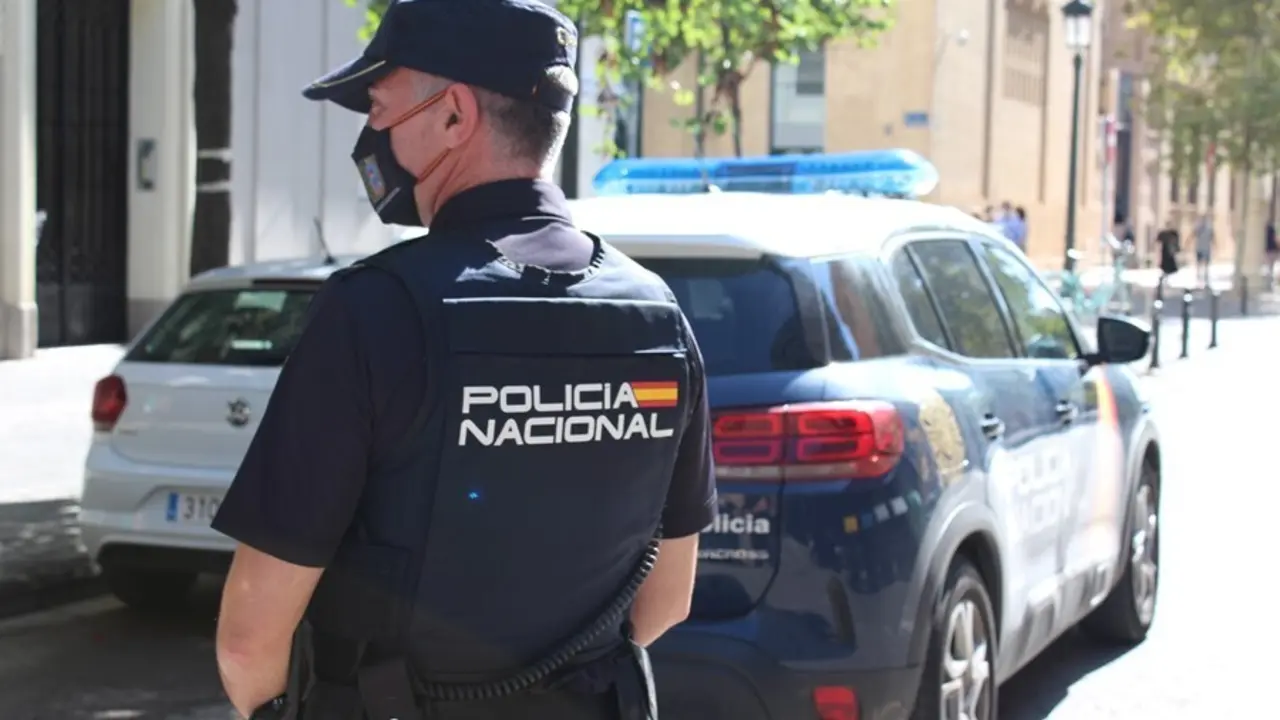 Imagen de un polic&iacute;a nacional