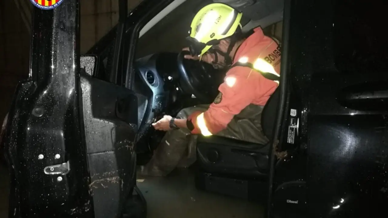 Un bombero en un servicio en X&agrave;tiva