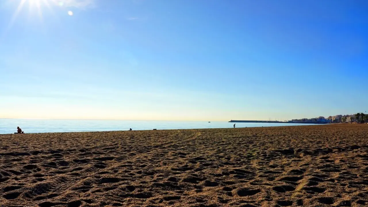 Archivo - Playa de Roquetas de Mar (Almer&iacute;a)