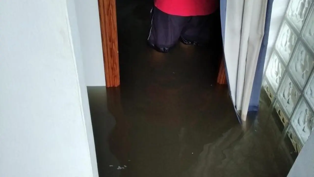 Inundaci&oacute;n en una vivienda de Isla Canela en Ayamonte (Huelva).