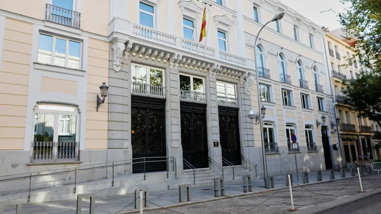 Archivo - Fachada del edificio del Consejo General del Poder Judicial (CGPJ), en Madrid (Espa&ntilde;a) a 18 de octubre de 2020. El Gobierno de coalici&oacute;n del PSOE y Podemos ha planteado esta semana una reforma para cambiar el sistema de elecci&oacute;n de este &oacute;rgano y