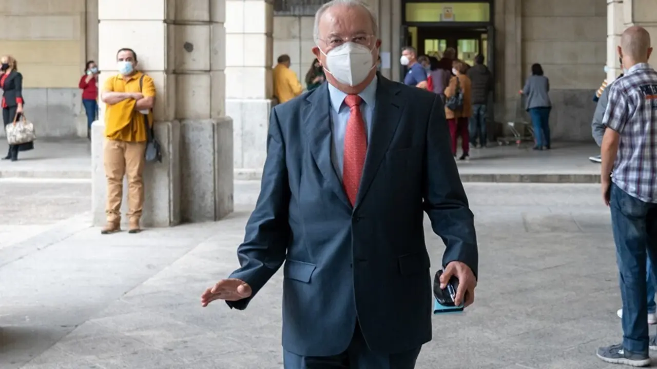 Archivo - El exconsejero de Empleo de la Junta de Andaluc&iacute;a Antonio Fern&aacute;ndez en la Audiencia de Sevilla