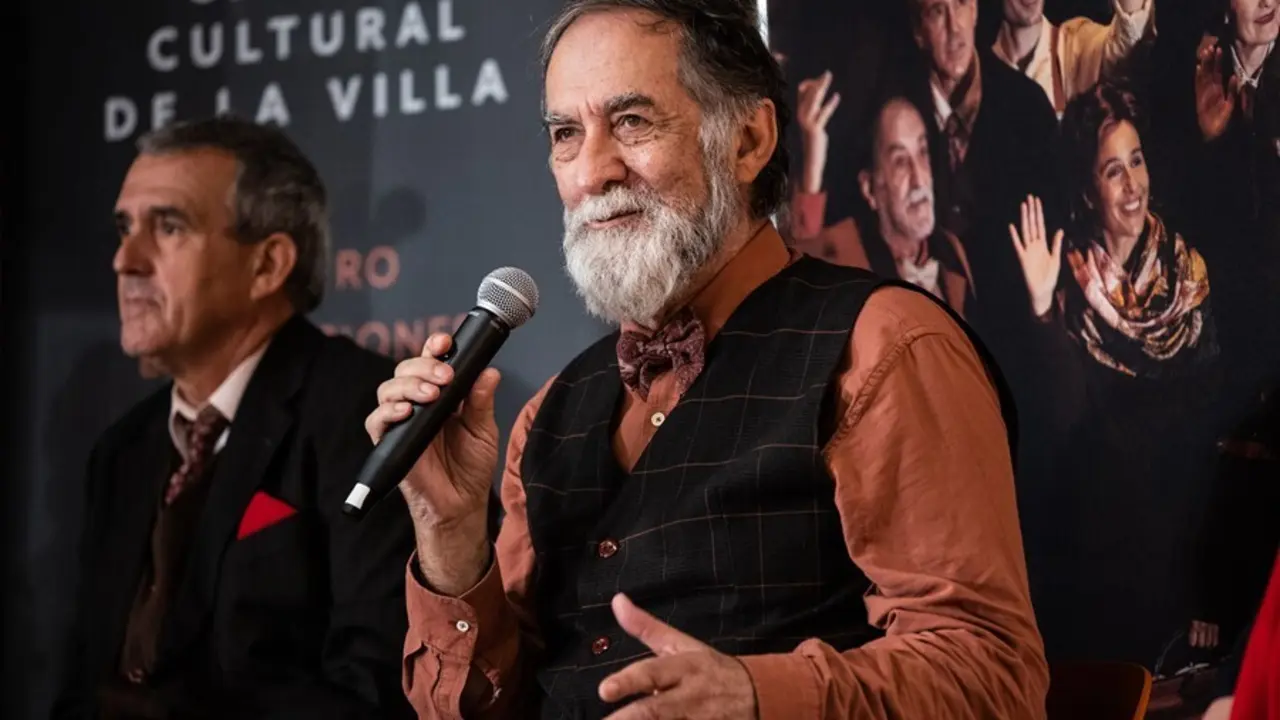 El actor Patxi Teller&iacute;a (i) y el actor Ram&oacute;n Barra (d), durante la presentaci&oacute;n de la obra &lsquo;El viaje a ninguna parte&rsquo;, en el Teatro Fern&aacute;n G&oacute;mez, a 23 de septiembre de 2021, en Madrid (Espa&ntilde;a). 