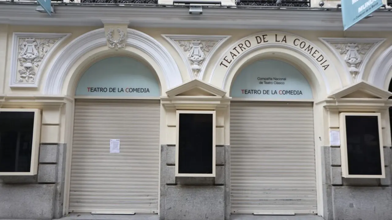 Archivo - Entrada al Teatro de la Comedia.