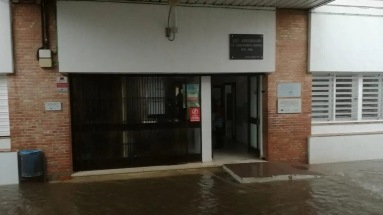 Imagen de la inundacion en un centro educativo de Cartaya (Huelva)