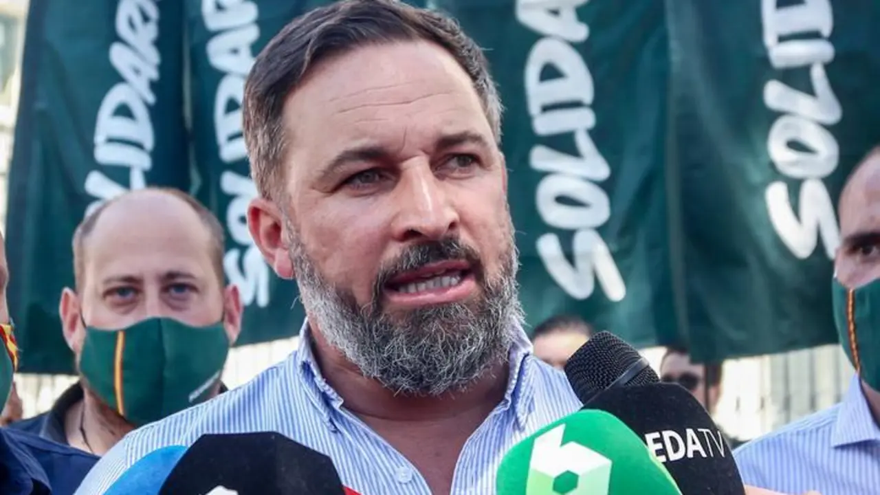 El presidente de Vox, Santiago Abascal, ofrece declaraciones a los medios en una manifestaci&oacute;n contra el Gobierno convocada por el sindicato Solidaridad, a 18 de septiembre de 2021, en Madrid (Espa&ntilde;a).