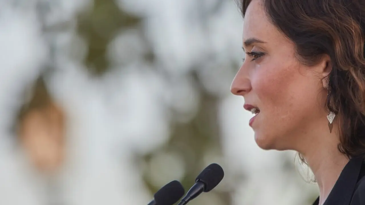 La presidenta de la Comunidad de Madrid, Isabel D&iacute;az Ayuso, inaugura la Casa de Aves del Palacio del Infante Don Luis, a 21 de septiembre de 2021, en Boadilla del Monte, Madrid, (Espa&ntilde;a). Conocida como "el gallinero del palacio", se trata de una construcc