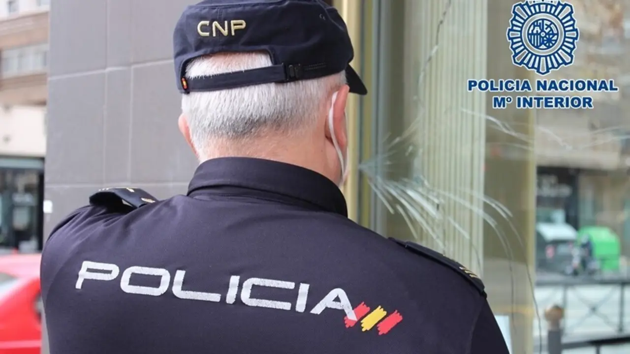 Agente de Polic&iacute;a Nacional