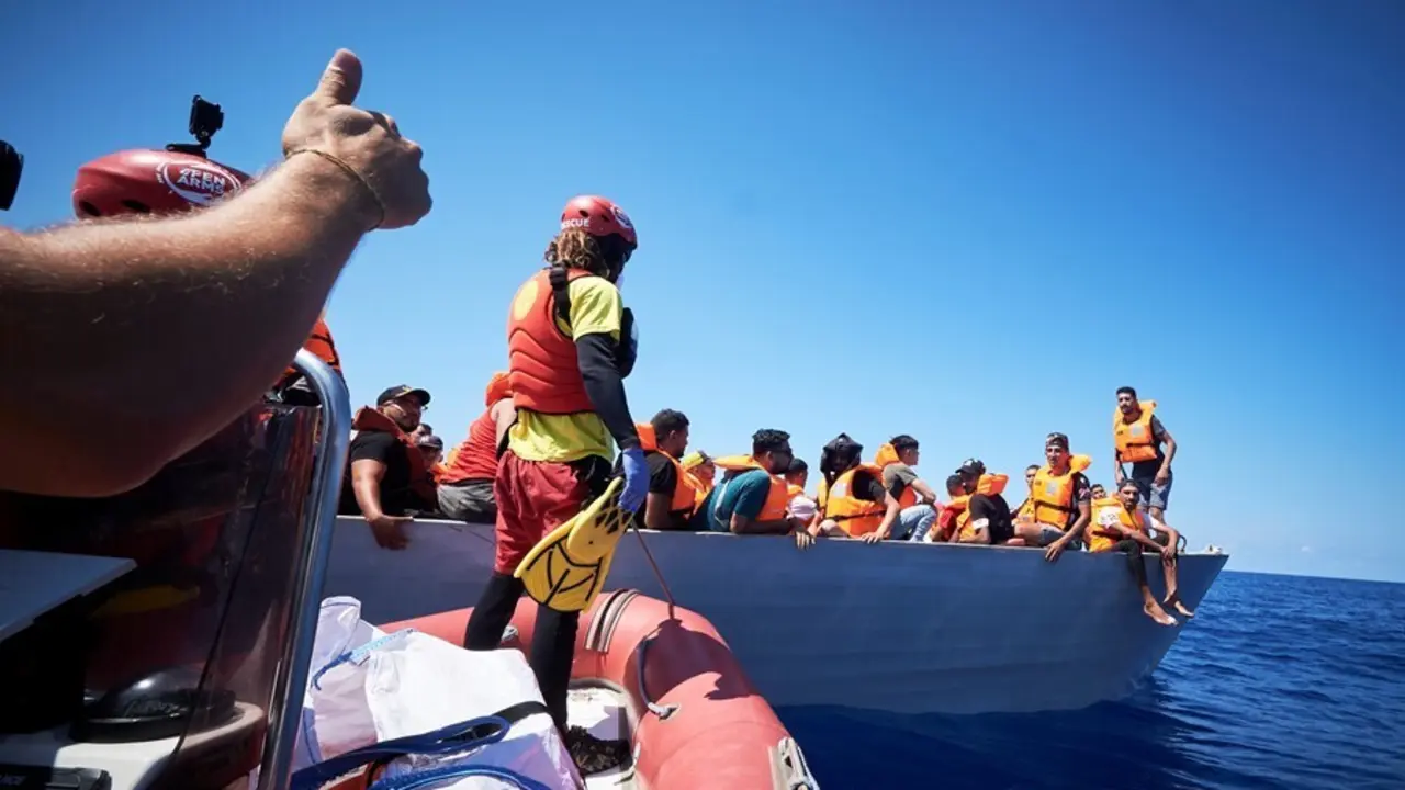 Miembros de la ONG Open Arms que viajan en el barco 'Astral'