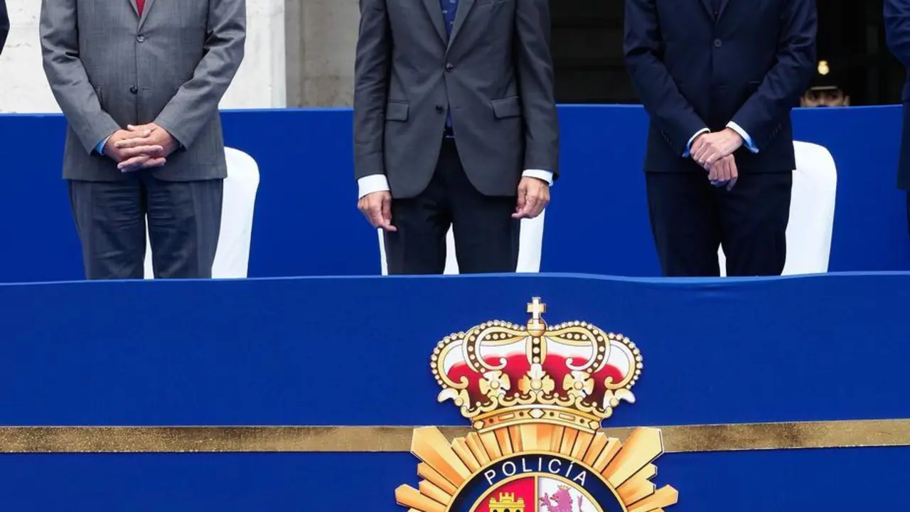 VALLADOLID. 24/09/21. PHOTOGENIC. El ministro del interior Fernando Grande Marlaska preside los actos de celebraci&oacute;n del D&iacute;a de la polic&iacute;a en la Plaza mayor de Valladolid.