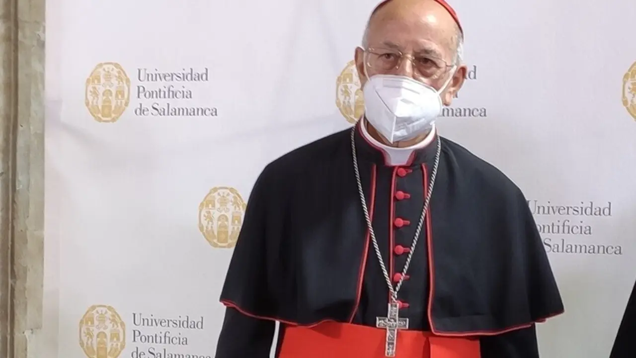 Ricardo Bl&aacute;zquez antes de atender a los medios en la UPSA.