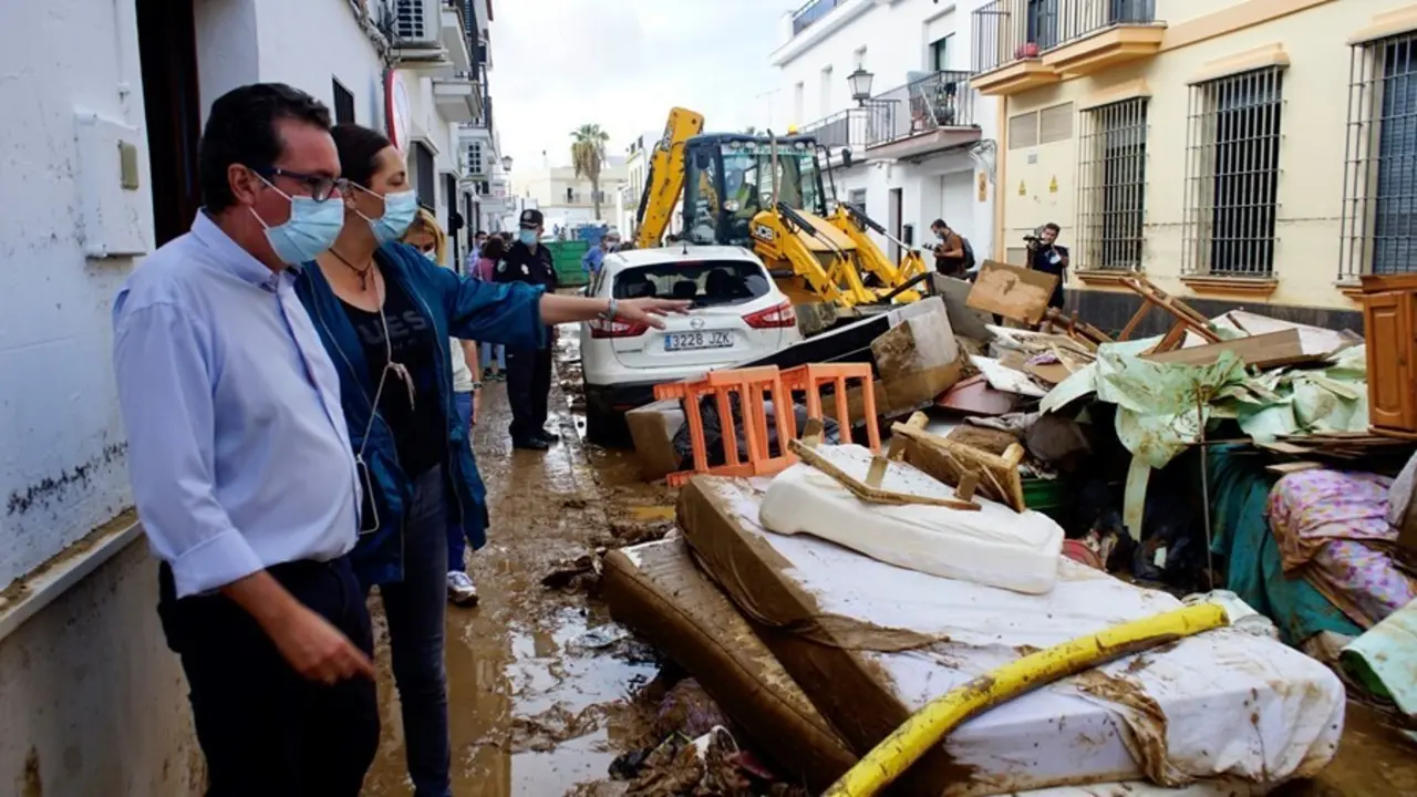 La secretaria general del PP-A, Loles L&oacute;pez, visita Lepe.