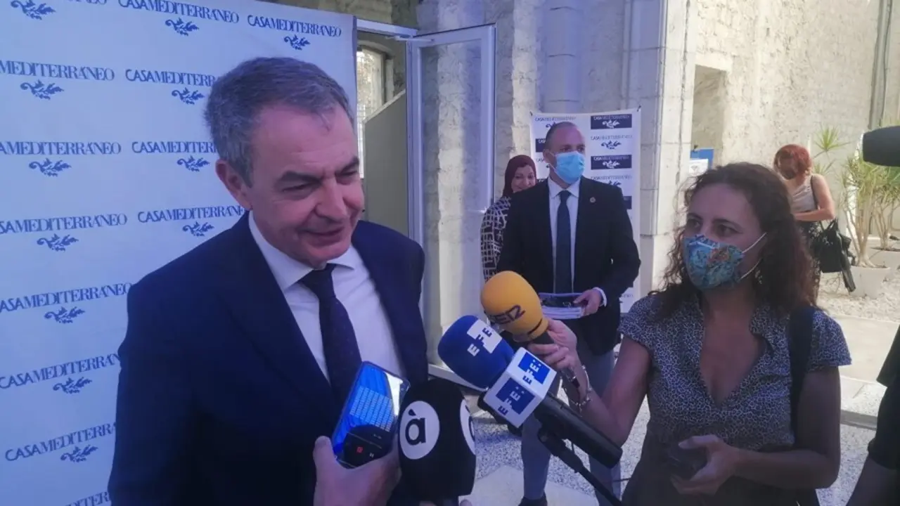 Zapatero: "La ciencia es la &uacute;nica fe universal, todo lo que sea sostenerse en ella es hacer progreso"