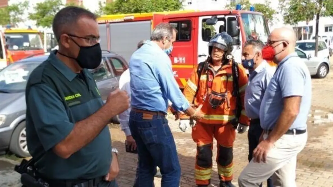 Inocencio Forcen visita la zona afectada por el temporal.