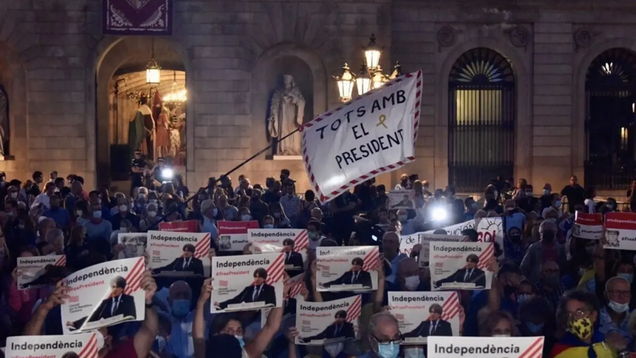 Manifestantes contra la detenci&oacute;n de Carles Puigdemont