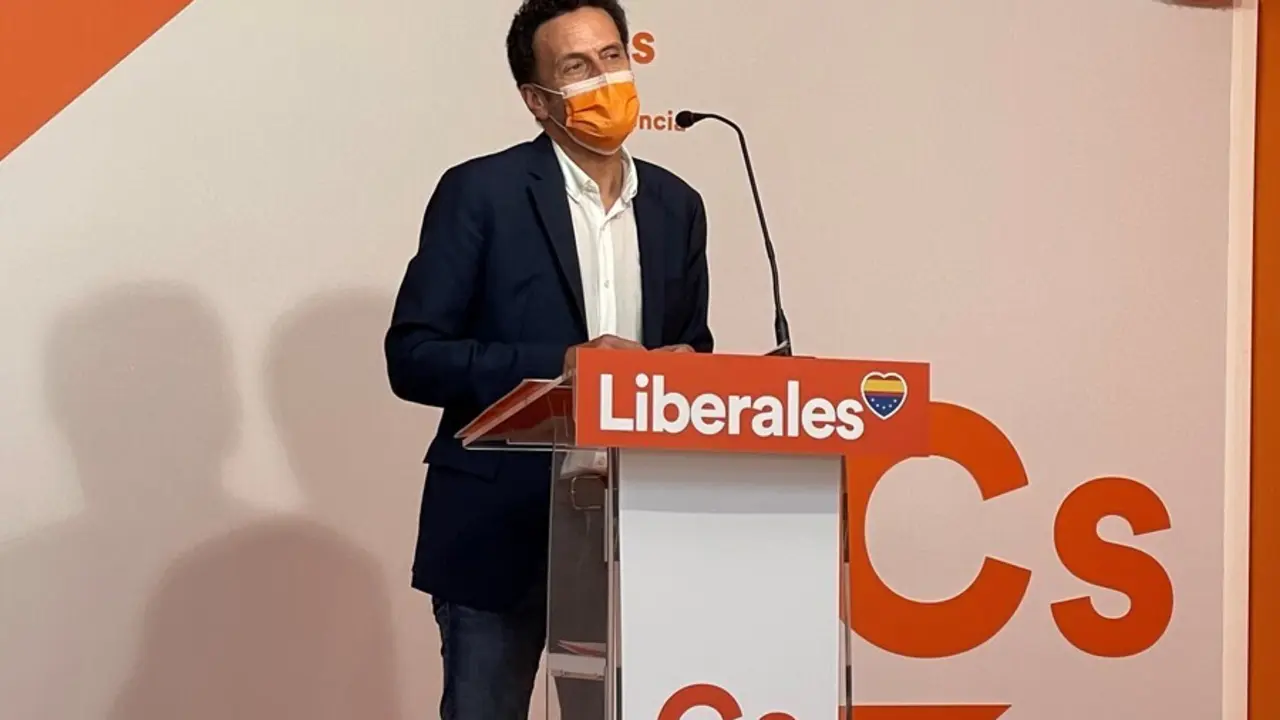 El portavoz nacional y vicesecretario general de Ciudadanos (Cs), Edmundo Bal, ofrece una rueda de prensa este s&aacute;bado en Val&egrave;ncia