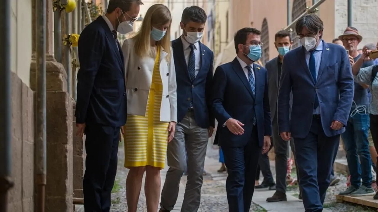 El delegado del Govern en Italia, Luca Bellizi; la consellera de Acci&oacute;n Exterior, Vict&ograve;ria Alsina; el vicepresidente del Govern, Jordi Puigner&oacute;; el presidente de la Generalitat, Pere Aragon&egrave;s y el expresidente de la Generalitat Carles Puigdemont