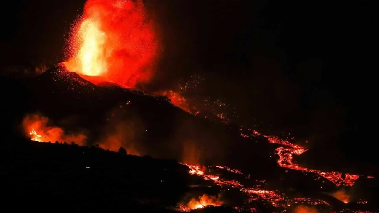 Volc&aacute;n en erupci&oacute;n en La Palma.