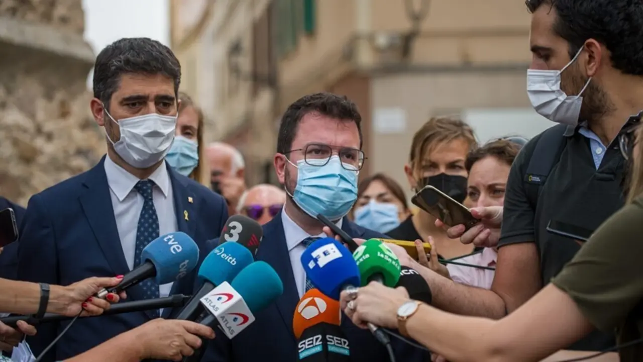 El presidente de la Generalitat, Pere Aragon&egrave;s, junto al vicepresidente del Govern, Jordi Puigner&oacute;