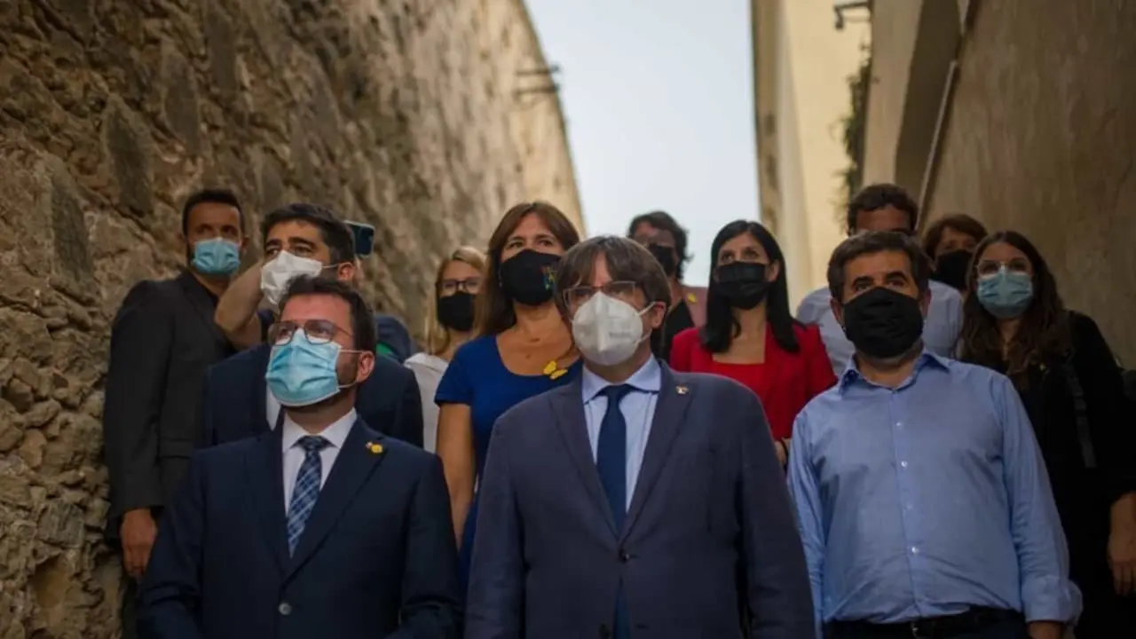 El presidente de la Generalitat, Pere Aragon&egrave;s, junto al expresidente catal&aacute;n Carles Puigdemont y el l&iacute;der de Junts, Jordi S&agrave;nchez