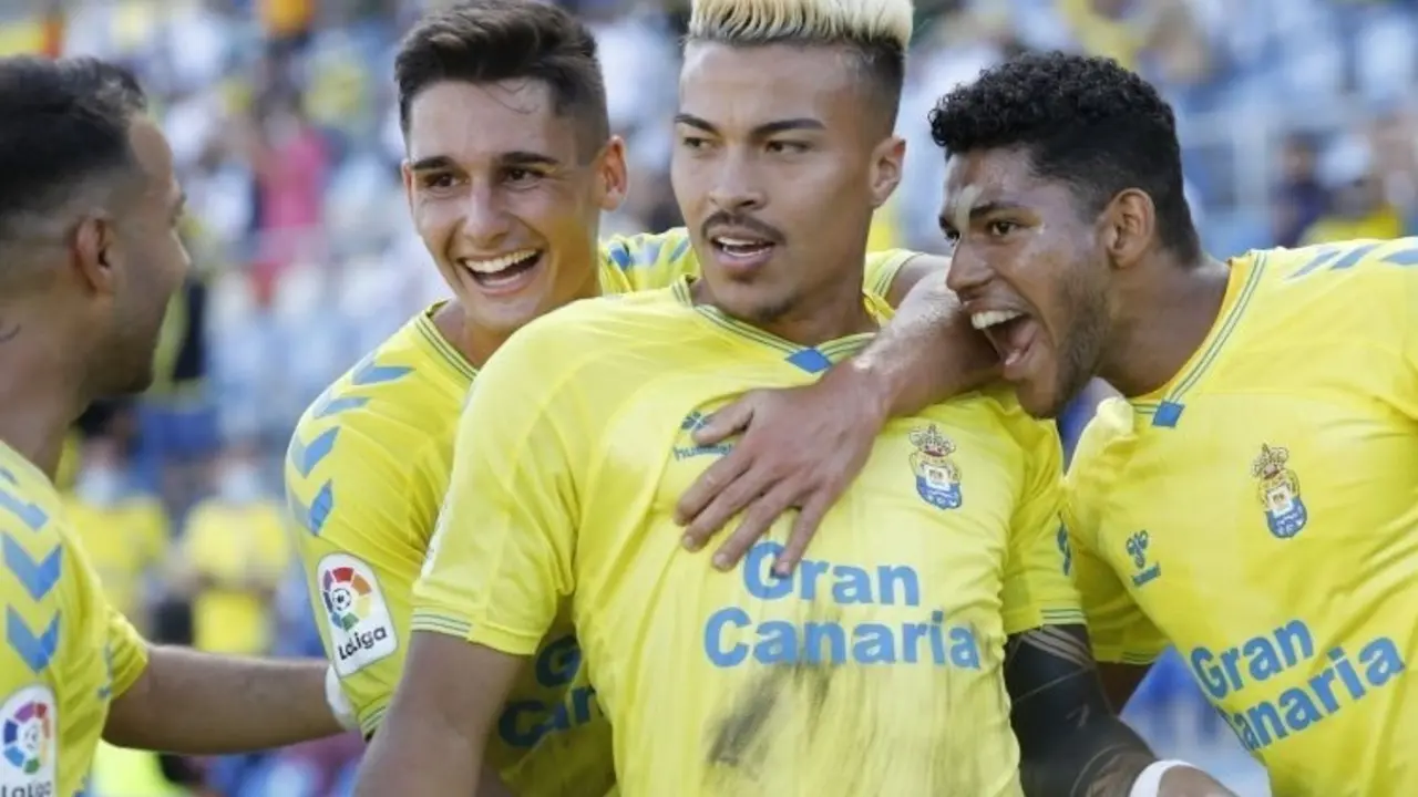 La UD Las Palmas derrota a la Ponferradina en su estadio