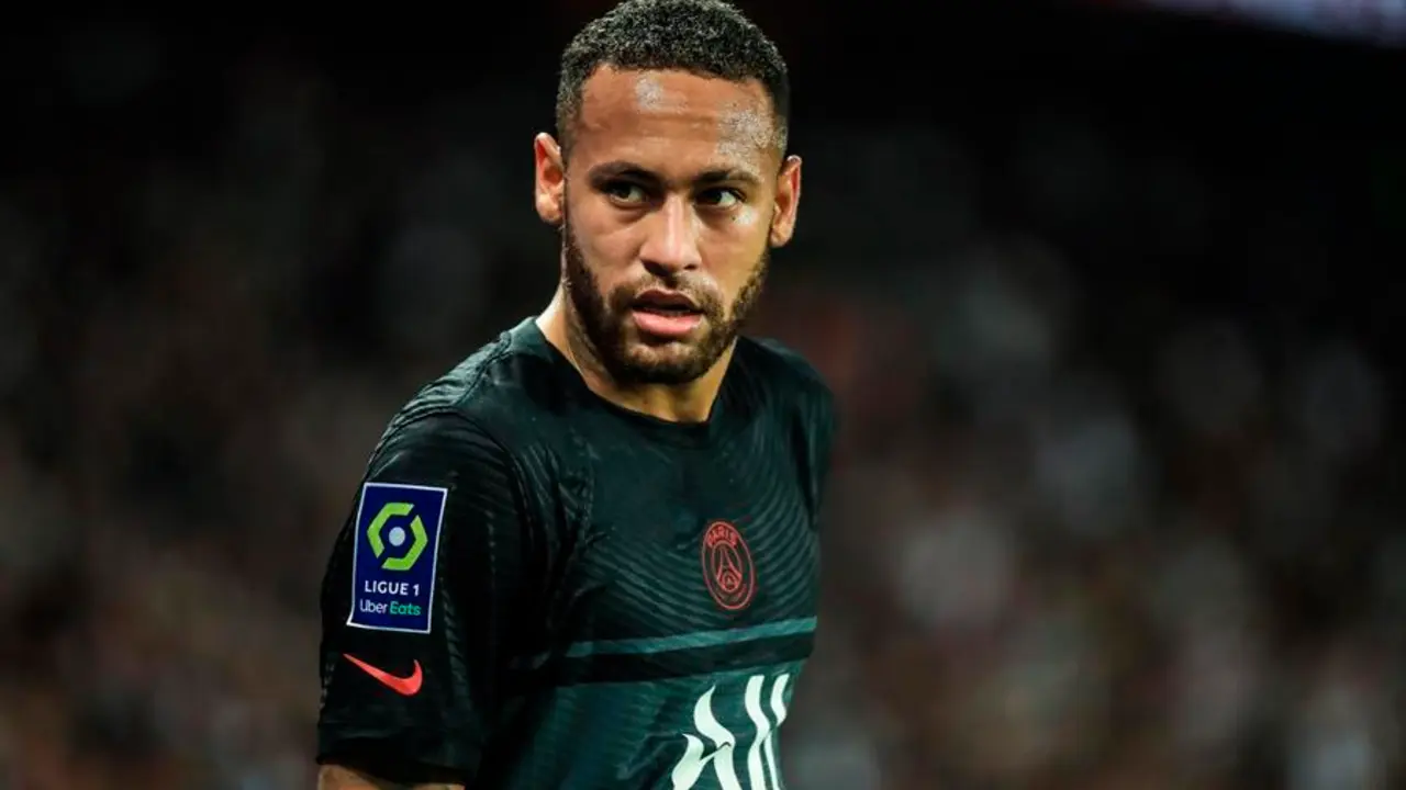 Neymar Jr del Par&iacute;s Saint Germain reacciona durante el partido de f&uacute;tbol de la Ligue 1 francesa entre el PSG y el Montpellier en el estadio Parque de los Pr&iacute;ncipes en Par&iacute;s, Francia, el 25 de septiembre de 2021. (Francia) EFE/EPA/CHRISTOPHE PETIT TESSON