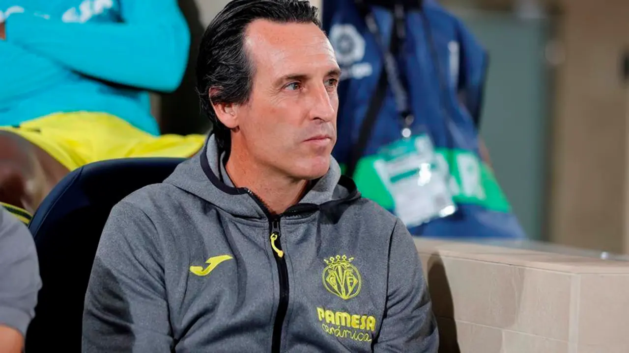 El t&eacute;cnico del Villarreal, Unai Emery, durante el encuentro correspondiente a la sexta jornada de primera que disputan hoy mi&eacute;rcoles frente al Elche en el estadio de La Cer&aacute;mica, en la localidad castellonense. EFE / Domenech Castello.