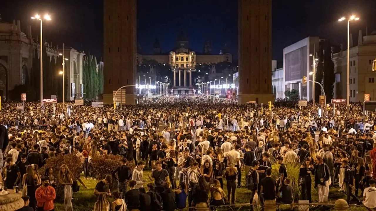 'Macrobotell&oacute;n' celebrado la noche del viernes al s&aacute;bado en Barcelona durante las fiestas de la Merc&egrave;. / E.Press
