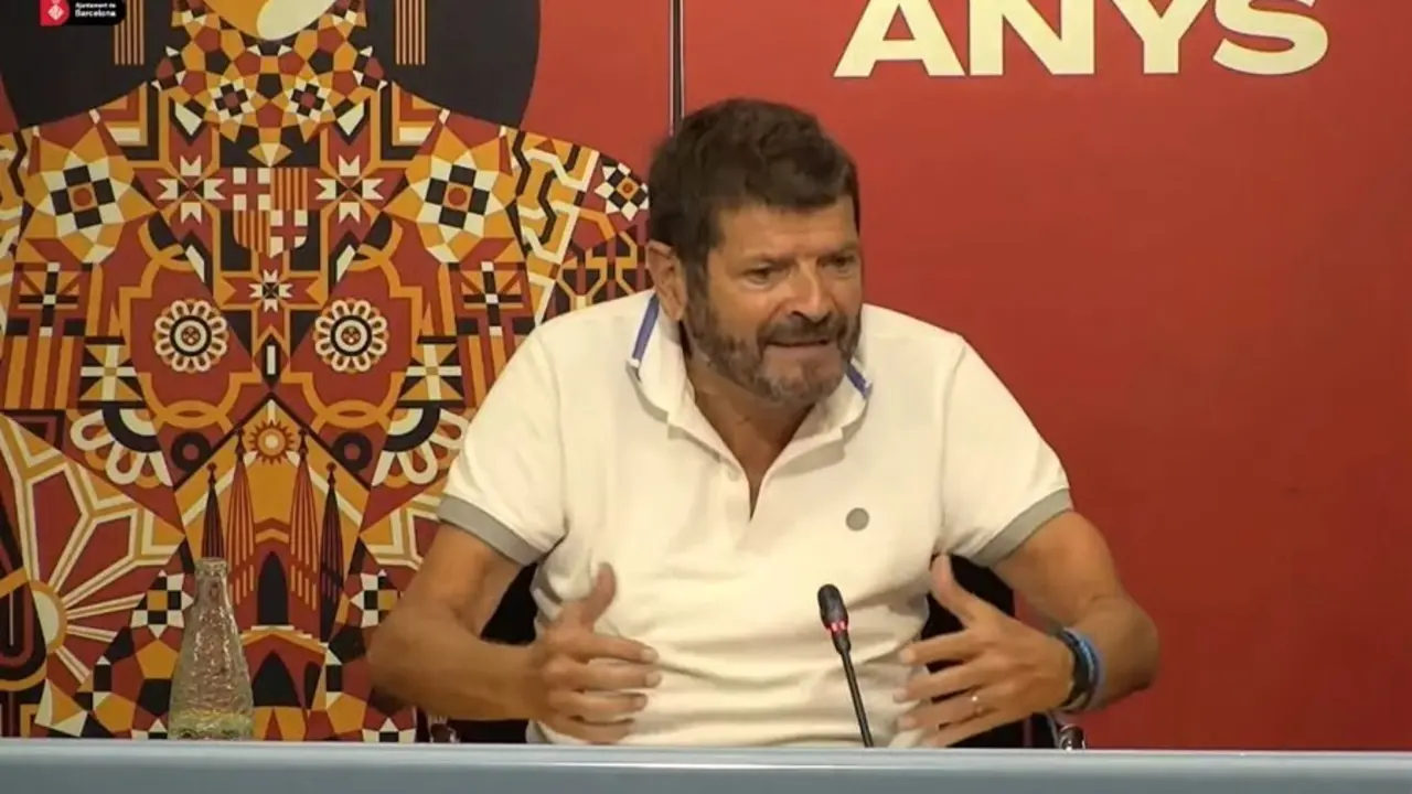 El teniente de alcalde de Seguridad de Barcelona, Albert Batlle, en rueda de prensa en el Ayuntamiento de Barcelona