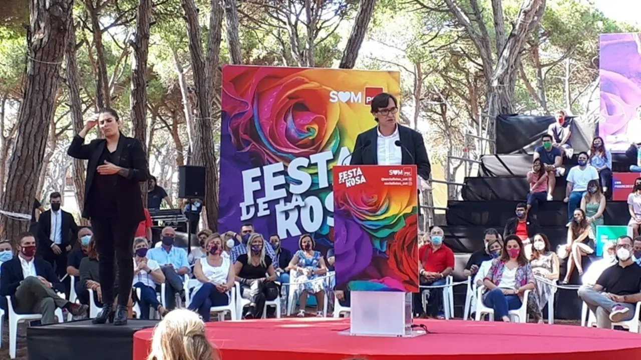 El l&iacute;der del PSC en el Parlament, Salvador Illa, en la Festa de la Rosa de Gav&agrave; (Barcelona)