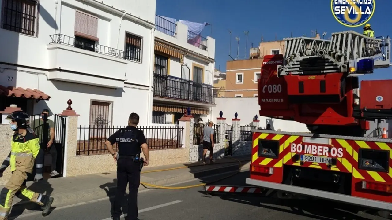 Un var&oacute;n de 70 a&ntilde;os fallece en el incendio de su vivienda en Calle Pruna en Sevilla