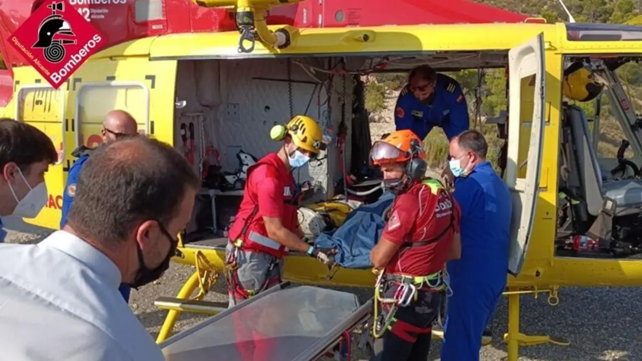 Bomberos rescatan a un escalador en la cresta dels Castellets, al oeste del Puig Campana, en Finestrat (Alicante)