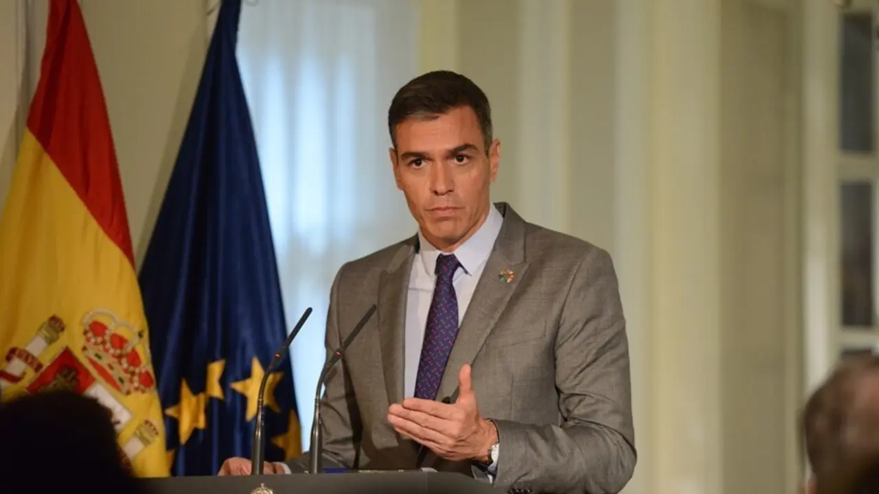 El presidente del Gobierno, Pedro S&aacute;nchez, ofrece una rueda de prensa a los medios en la residencia del Embajador Representante Permanente de Espa&ntilde;a ante las Naciones Unidas, a 22 de septiembre de 2021, en Nueva York (Estados Unidos). 