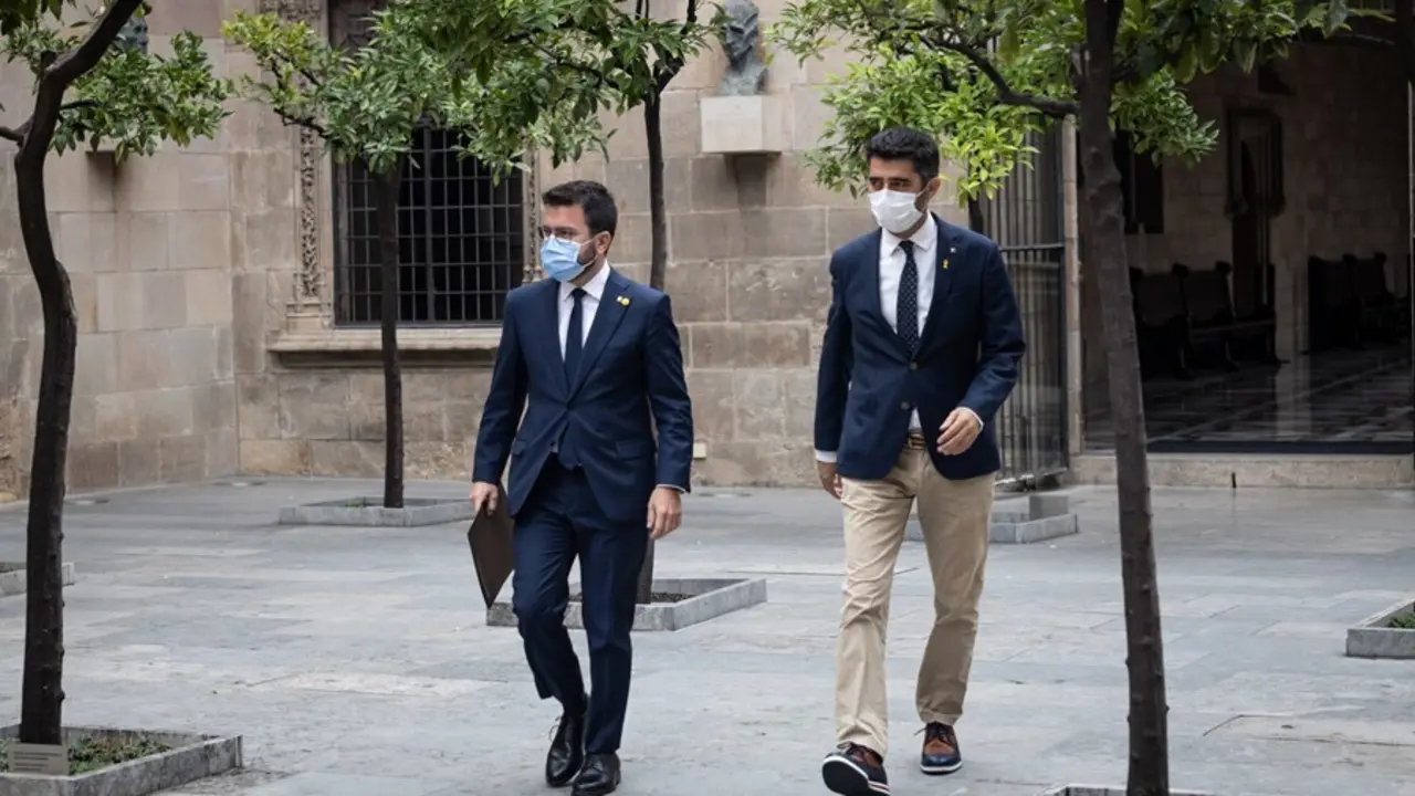 El presidente de la GeneralitatPere Aragon&egrave;s (i), y el vicepresidente, Jordi Puigner&oacute; (d). ARCHIVO.