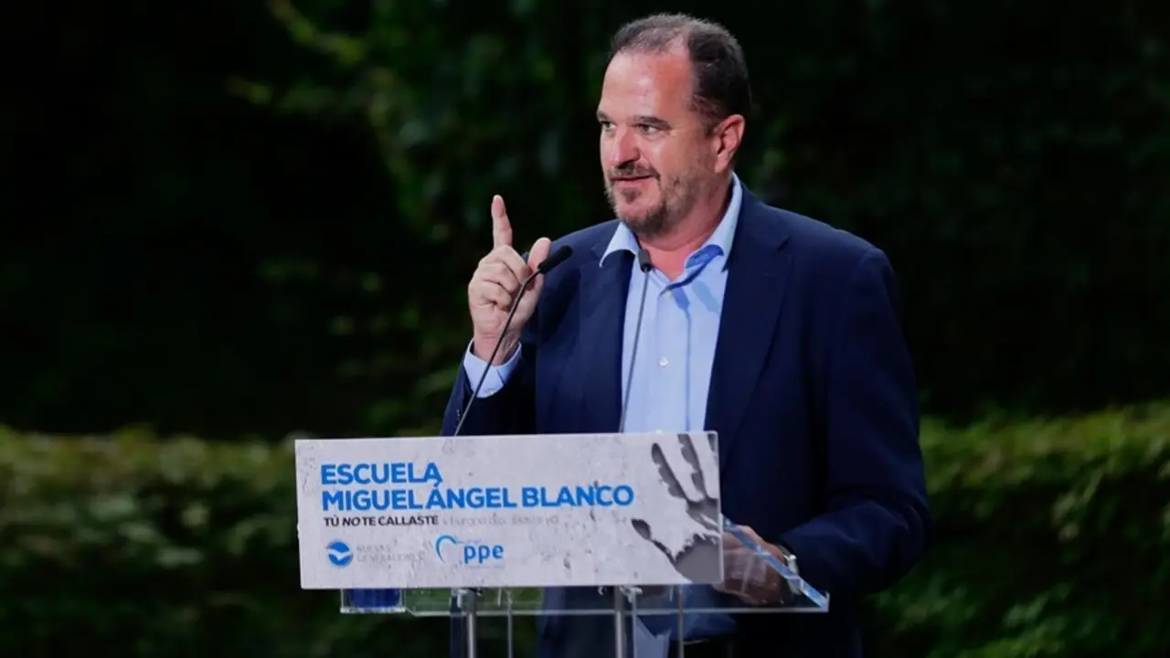 Archivo - El presidente del PP vasco, Carlos Iturgaiz