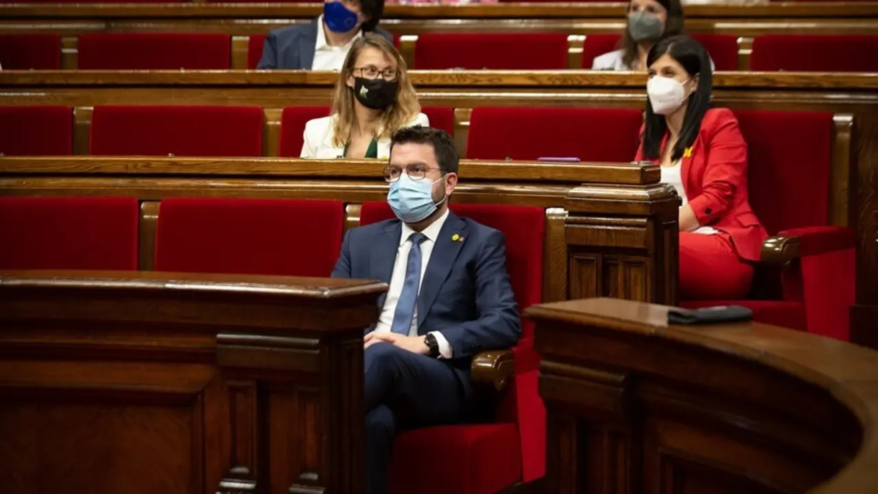 Archivo - El presidente de la Generalitat, Pere Aragon&egrave;s, durante una sesi&oacute;n plenaria en el Parlament. ARCHIVO.
