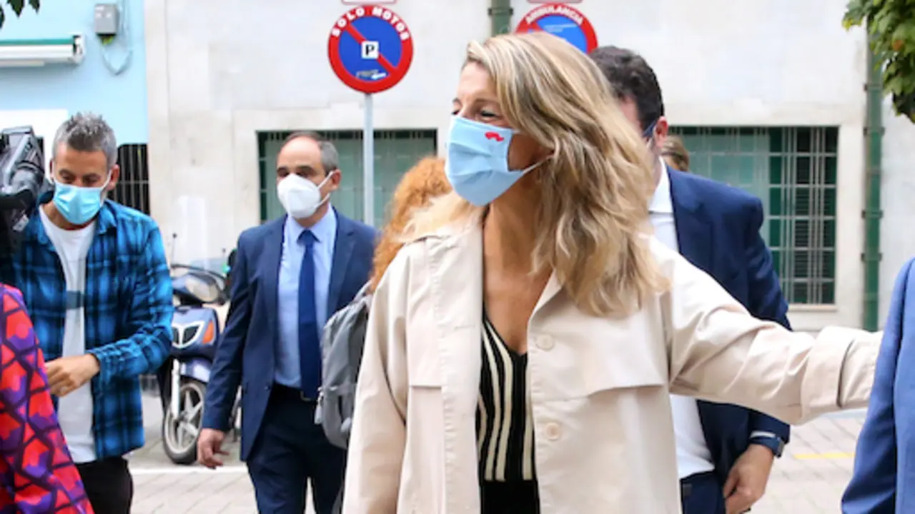 Yolanda D&iacute;az en su visita a Santander. / ALERTA