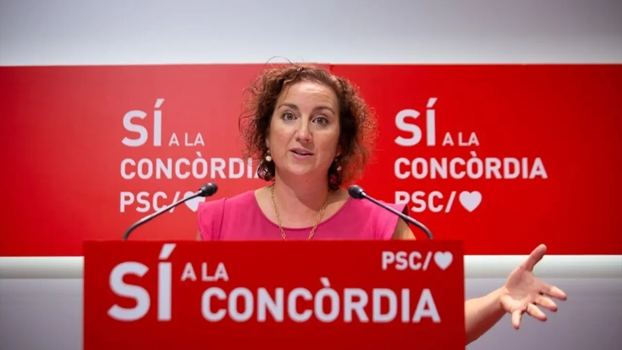 La portavoz del PSC en el Parlament, Alicia Romero, en rueda de prensa en la sede del PSC el 20 de septiembre.