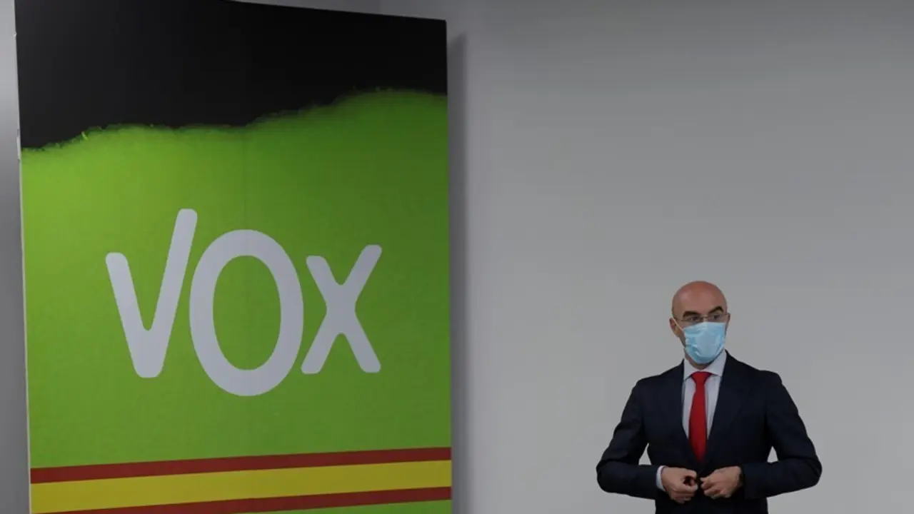 El vicepresidente primero de Acci&oacute;n Pol&iacute;tica y eurodiputado de Vox, Jorge Buxad&eacute;, a su llegada a una rueda de prensa