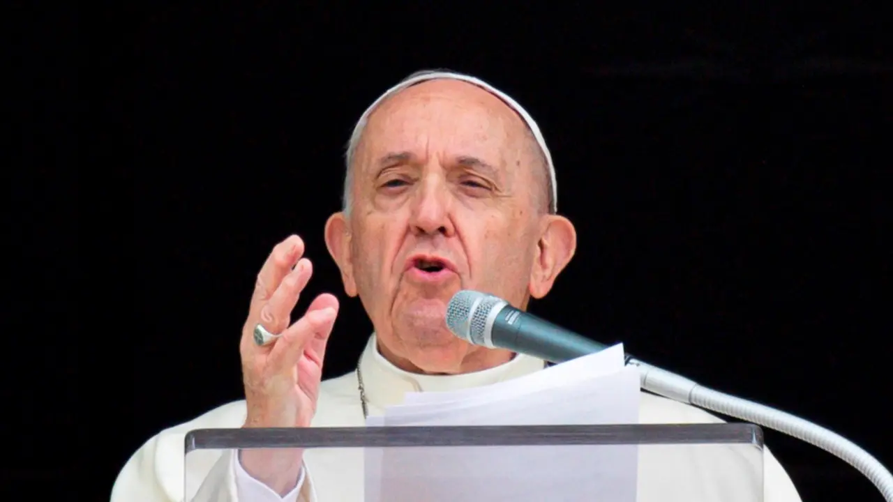 A handout picture provided by the Vatican Media shows Pope Francis reciting the Angelus prayer from the window of his study overlooking Saint Peter's Square, Vatican City, 26 September 2021. (Papa) EFE/EPA/VATICAN MEDIA HANDOUT HANDOUT EDITORIAL USE ONLY/NO SALES