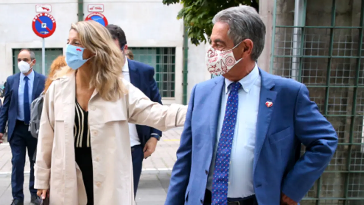 El presidente de Cantabria, Miguel &Aacute;ngel Revilla, se re&uacute;ne con la vicepresidenta segunda y ministra de Trabajo y Econom&iacute;a Social, Yolanda D&iacute;az / ALERTA