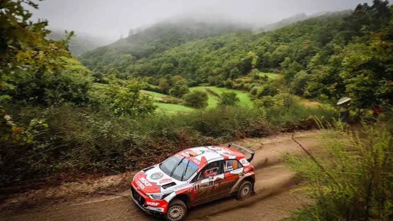 06 SORDO Daniel (ESP), ESTEVEZ Candido (ESP), Team MRF Tyres, Hyundai I20 R5, action during the 2021 FIA ERC Rallye Serras de Fafe e Felgueiras, 6th round of the 2021 FIA European Rally Championship, from October 1 to 3, 2021 in Fafe, Portugal - Photo Jorge Cunha / DPPI