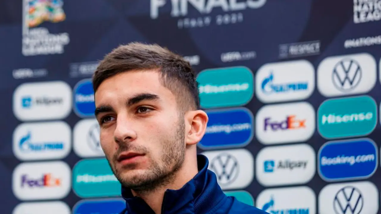 El delantero de la selecci&oacute;n espa&ntilde;ola Ferr&aacute;n Torres, durante la rueda de prensa celebrada este s&aacute;bado de cara a la final de la Liga de Naciones que disputar&aacute;n ma&ntilde;ana ante Francia. EFE/ RFEF/Pablo Garc&iacute;a