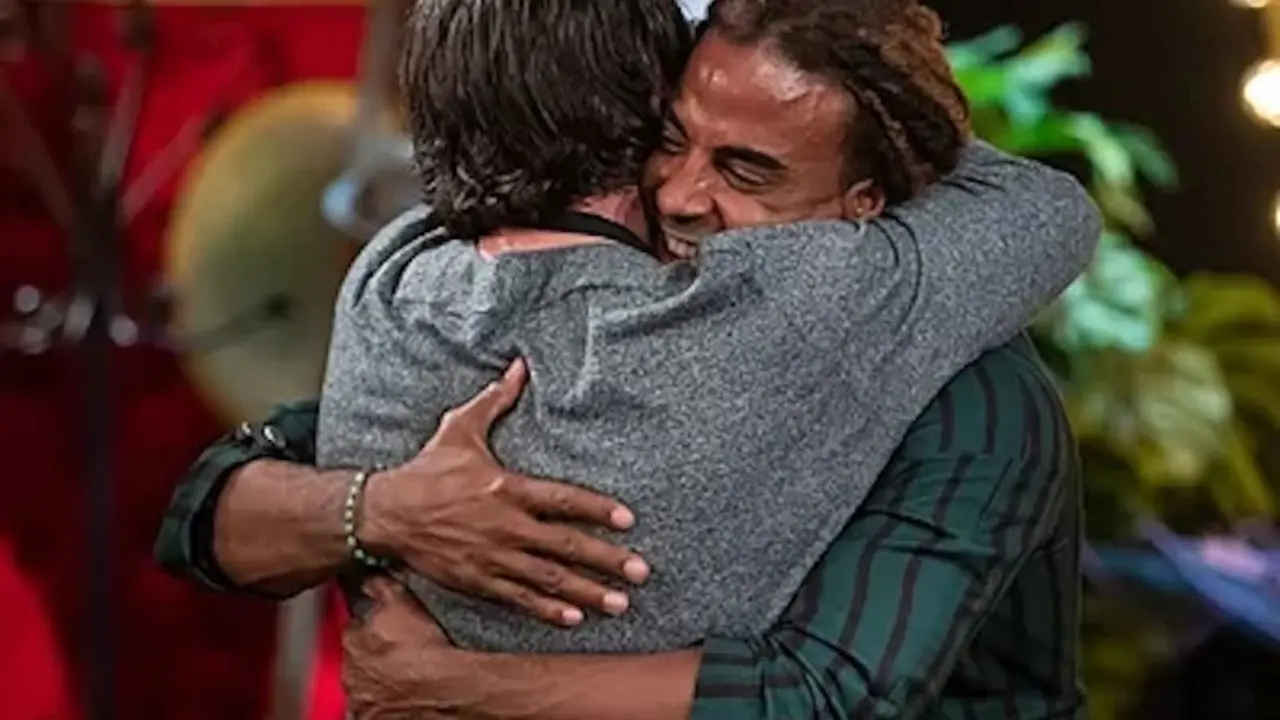 David Bustamante abraza a Yotuel tras su expulsi&oacute;n de MasterChef Celebrity 6.RTVE