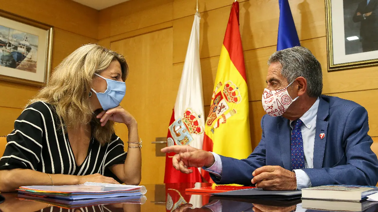 La ministra comunista Yolanda D&iacute;az y M. A. Revilla. / ALERTA