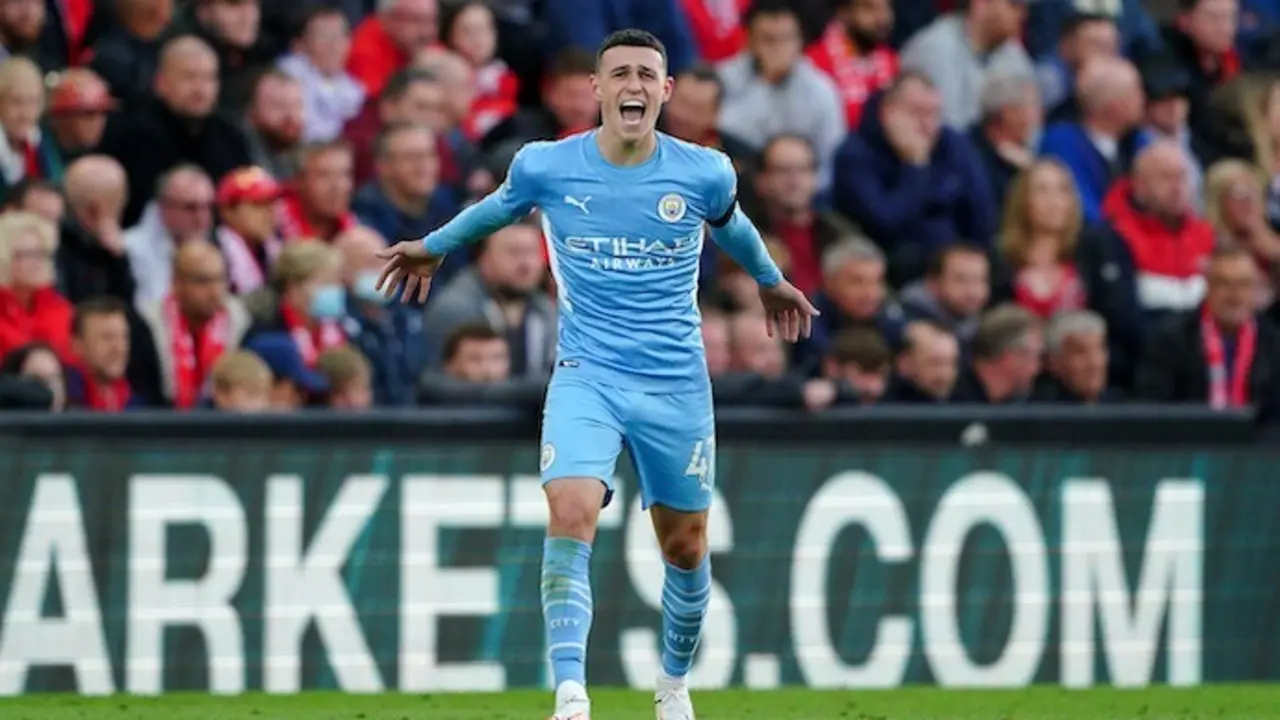 Phil Foden, del Manchester City, celebra el primer gol de su equipo durante el partido de la Premier League inglesa de f&uacute;tbol entre el Liverpool y el Manchester City en el estadio de Anfield. Foto: Peter Byrne/PA Wire/dpa